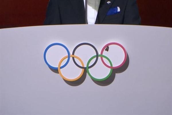 东京奥运五环上落了一只飞蛾 网友:结束了还出幺蛾子