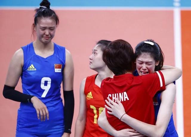 深藏功与名!郎平深夜悄悄离开,万千球迷来送行,却扑了个空