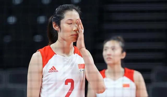 深藏功与名!郎平深夜悄悄离开,万千球迷来送行,却扑了个空